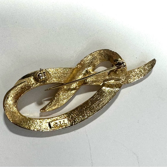 Vintage JJ Jonette Gold Tone Brooch Lapel Pin Twisted Ribbon Shape Unisex - Picture 4 of 5